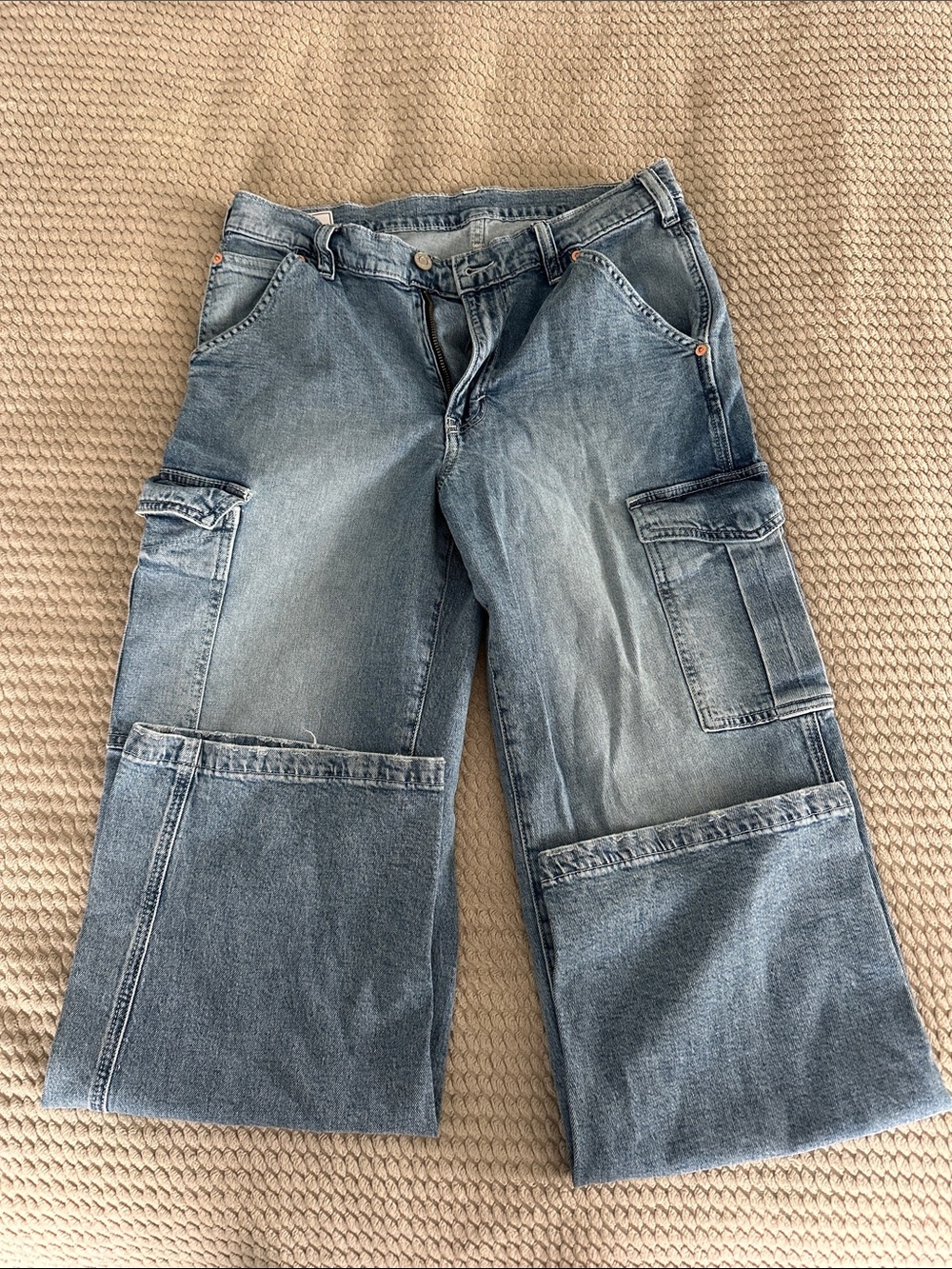 Like new GAP '90s Loose Mid Rise Denim Cargo Jeans - Light Blue